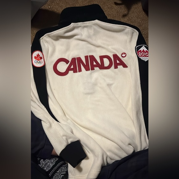 Rare 2010 Team Canada Olympic Sweater - Picture 2 of 3